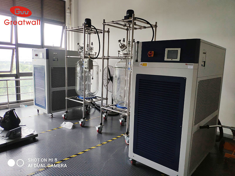 玻璃反應釜配套加熱制冷循環(huán)機