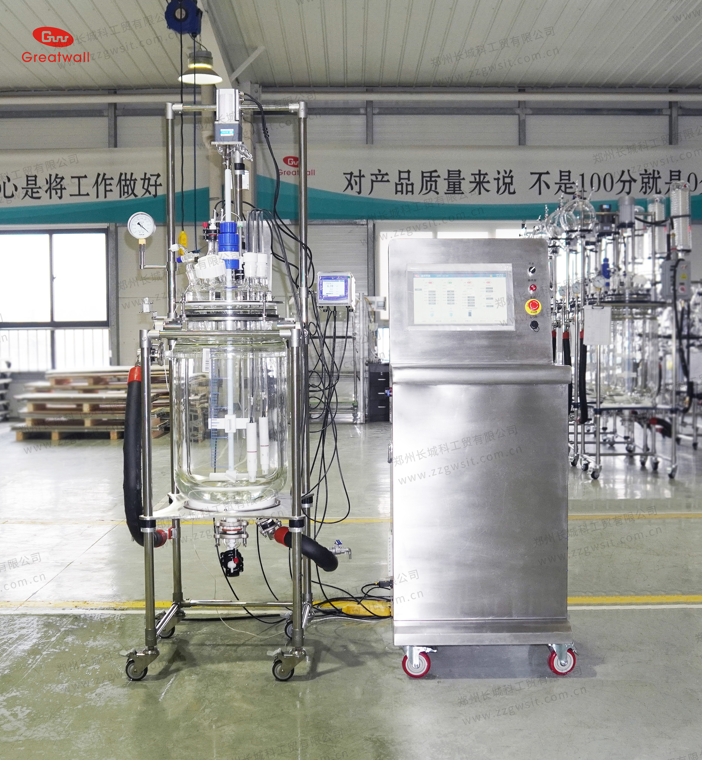 PLC智能控制50L雙層玻璃反應(yīng)釜 ——科研實(shí)驗(yàn)與中試生產(chǎn)一體化解決方案!